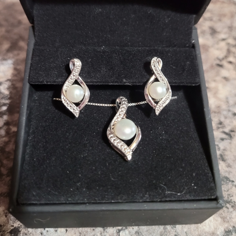 Pearl Necklace/earring set sterling silver